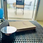 Sea Breeze Apartamento *