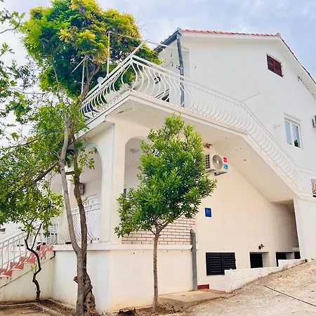 Sea Breeze Apartment Starigrad Paklenica