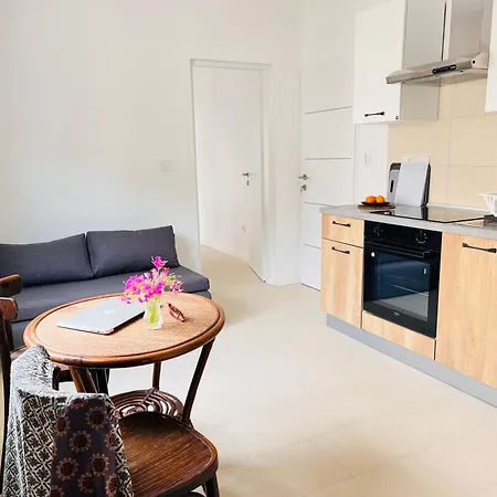 Sea Breeze Apartment *