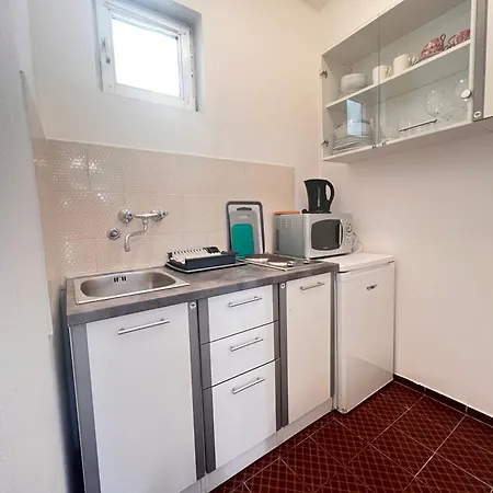 Sea Breeze Apartment *